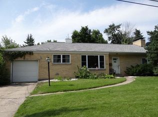 2215 Hillsdale Dr, Jefferson City, MO 65109