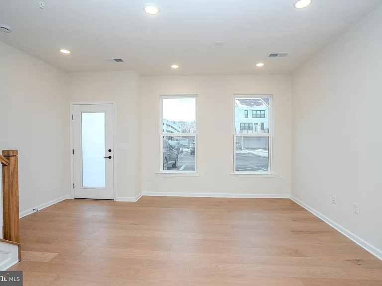 507 Reading Ct — Photo 4
