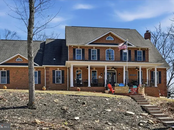 520 Clagett St SW, Leesburg, VA 20175