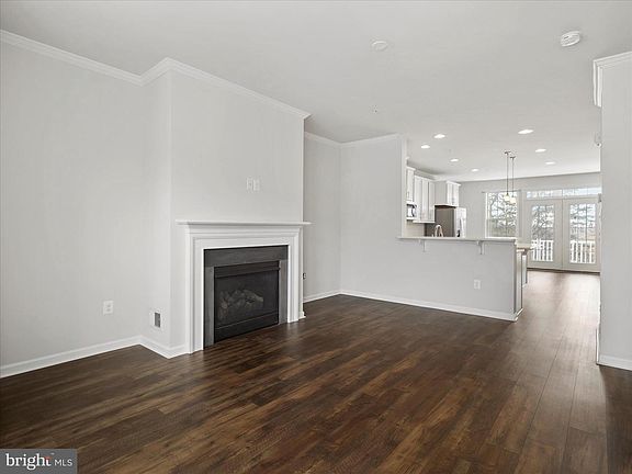 5th image of 309 Spring Bank Way