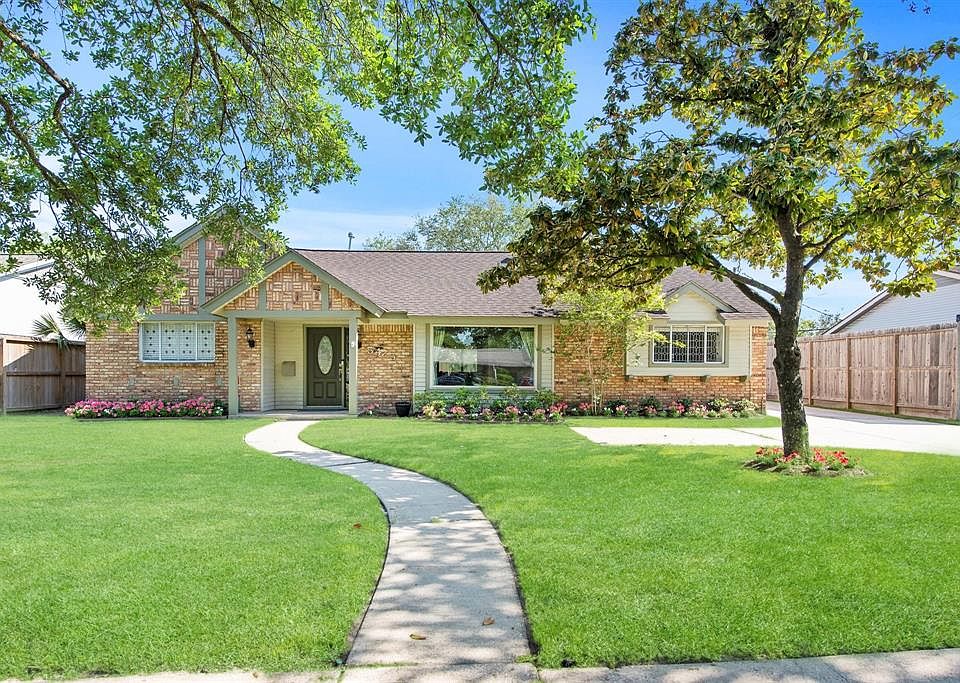 Awesome remodeled home with wonderful curb appeal. Beautiful landscaping! Zone to Bellaire High School. Did not flood. Check out the Virtual Tour for a closer look!