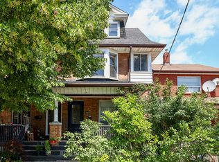 16 Hallam St #BASEMENT, Toronto, ON M6G1W2