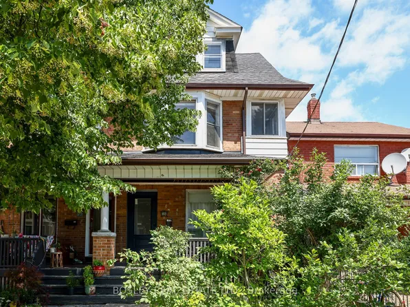 16 Hallam St #Basement, Toronto, ON M6G 1W2