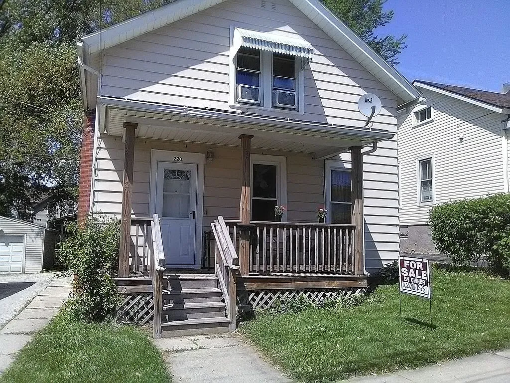 220 Zengele Ave photo 1