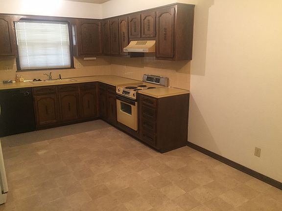 3rd image of 9944 Metcalf Ave
