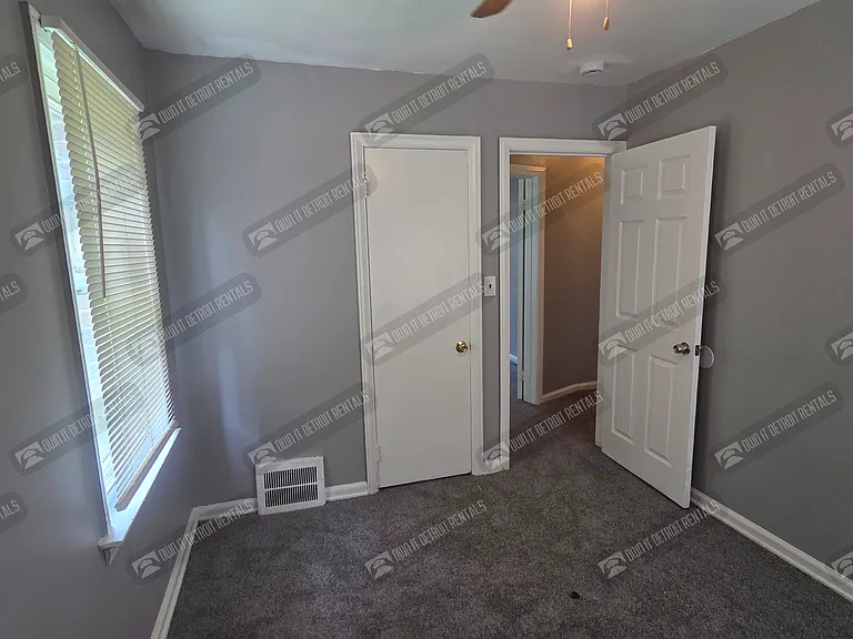 11591 Roxbury St — Photo 14