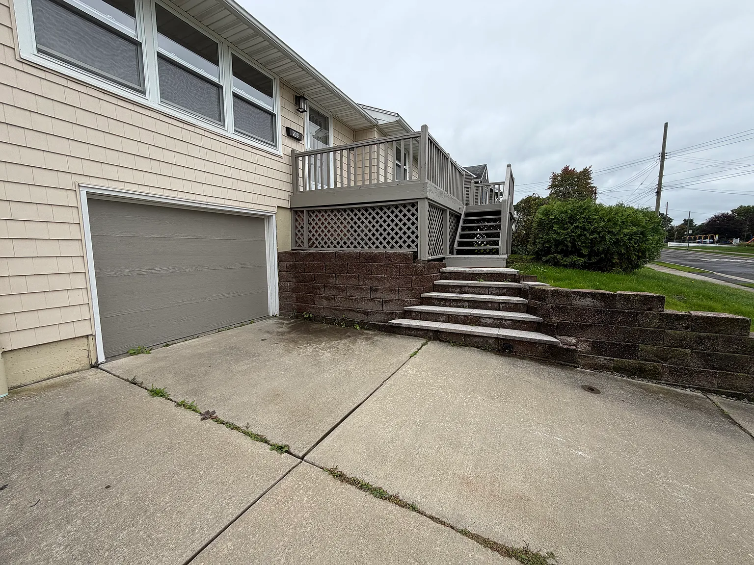 3 bed, 1232 sqft, $2,300 — Photo 2