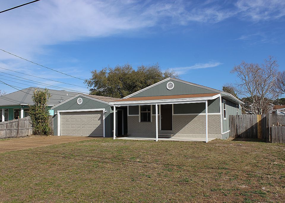 1st image of 207 Dogwood St