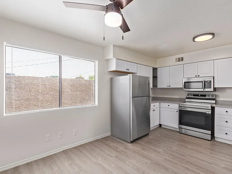 7211 N 54th Ave — Photo 12