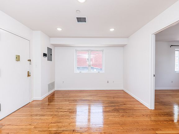 3rd image of 161 Jefferson St APT 2A