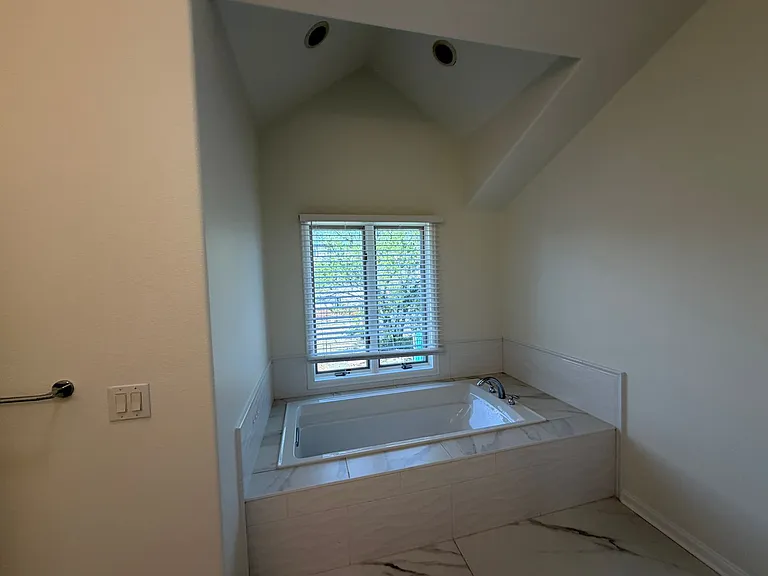 225 S Monroe St — Photo 17