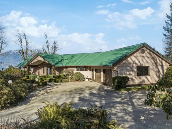 43595 Bracken Dr, Chilliwack, BC V2R 4A3