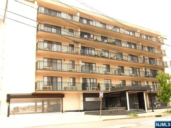 233 12th St APT 5C, Palisades Park, NJ 07650