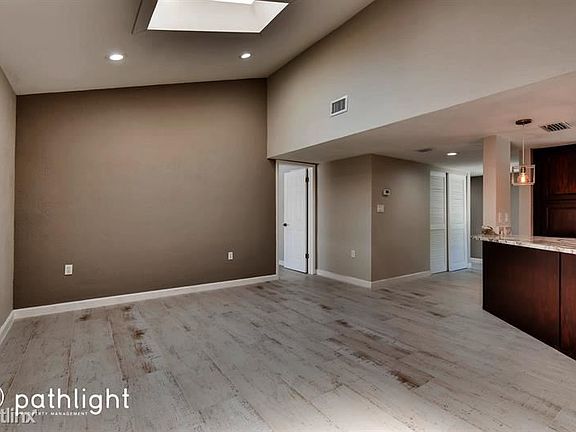 4th image of 203 Earl St