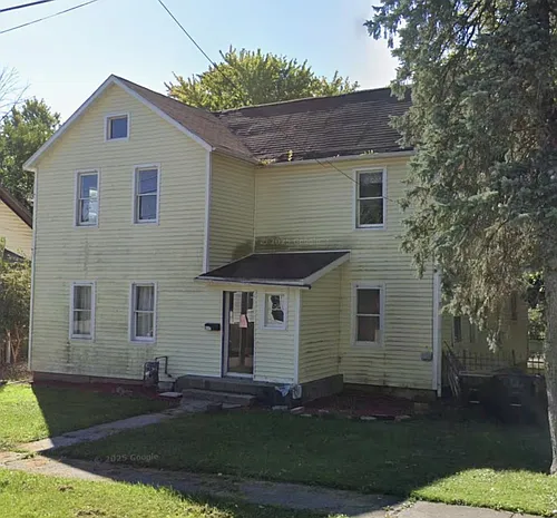821 W Pleasant St Photo 1