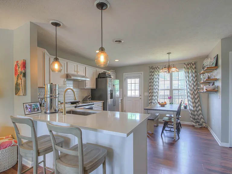 111 Cleveland St — Photo 10