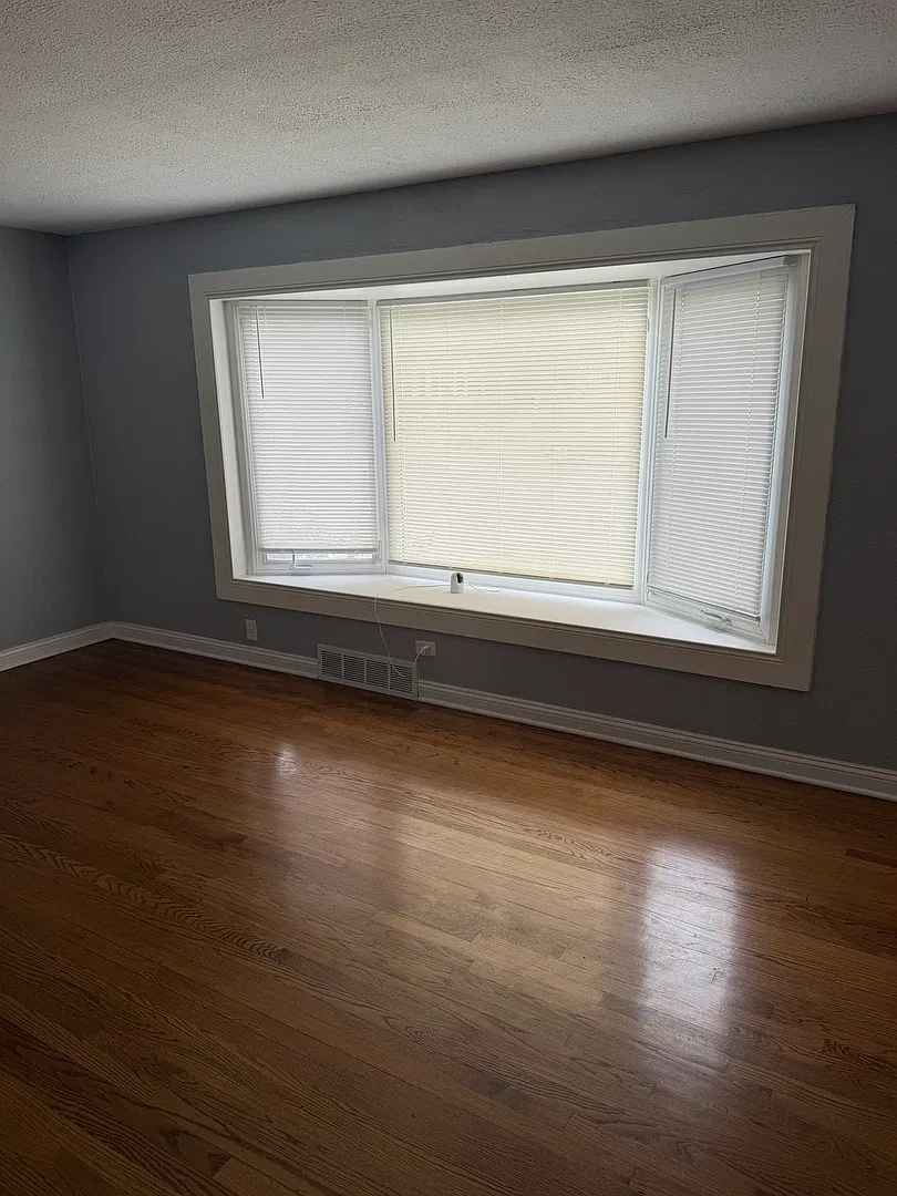 3 bed, 1.5 bath, 1400 sqft, $2,250 — Photo 4