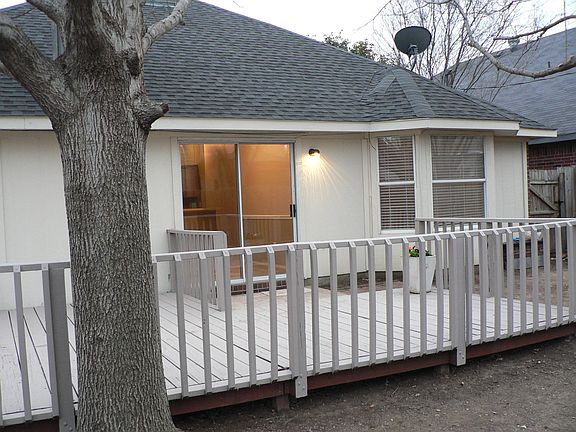 3rd image of 909 Freshwood Ct