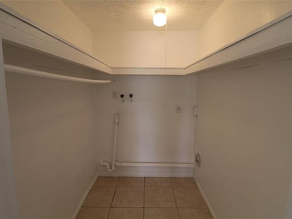 4th image of 2545 Arlington St
