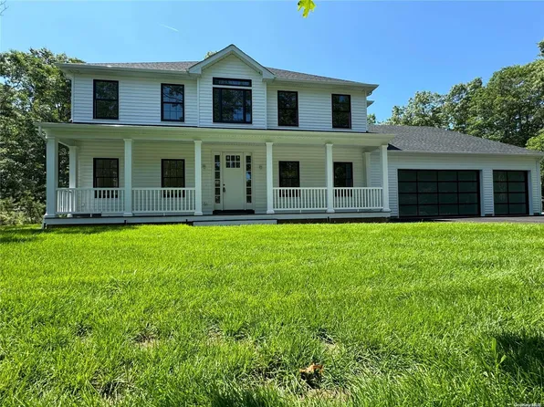 35 Gateway Court, Hampton Bays, NY 11946