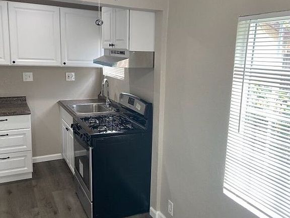 3rd image of 1452 N Peterson Ave #1452