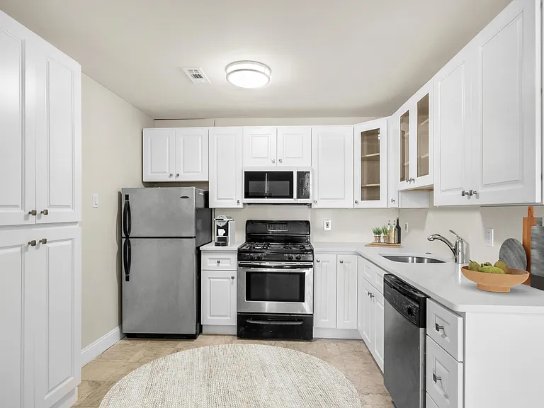 234 Bainbridge St #2F — Photo 3