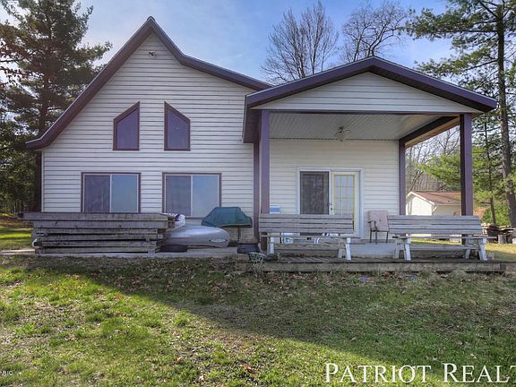 4th image of 1801 E Hess Lake Dr