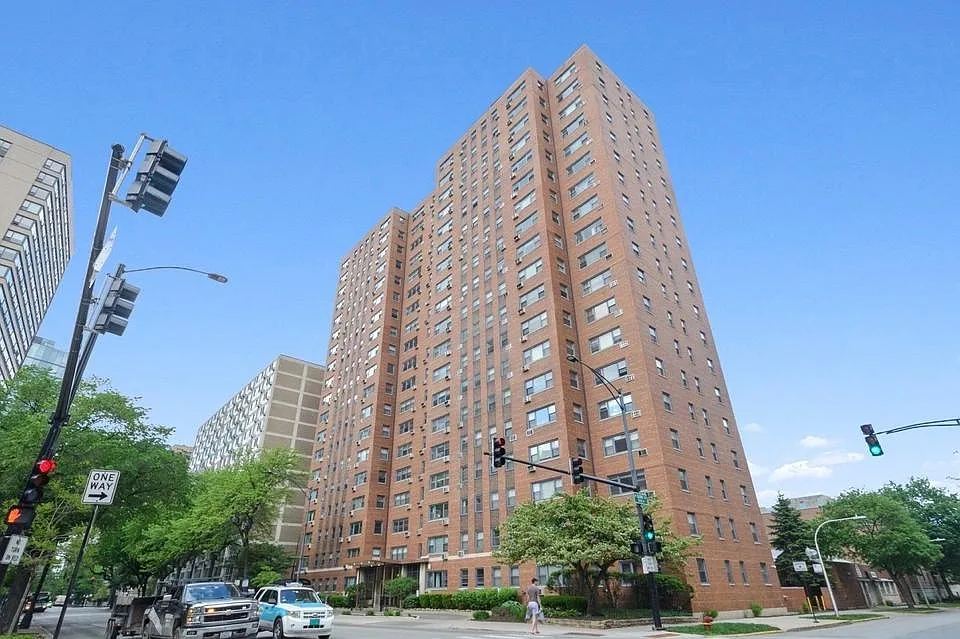 2909 N Sheridan Rd #1306