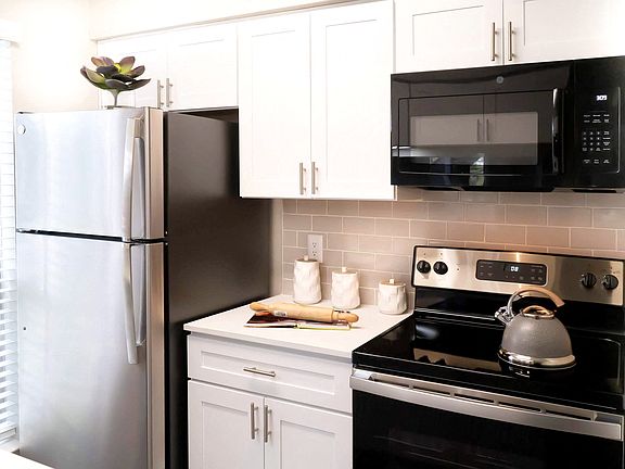 5th image of 2121 Marsh Ln #2202