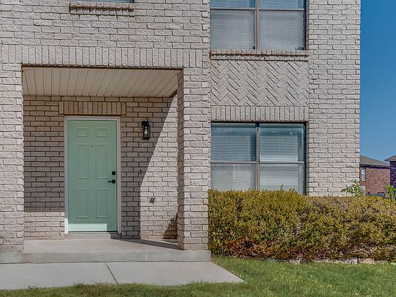 3rd image of 818 Camelback Dr