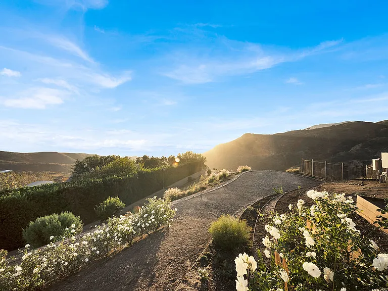 2915 Tuna Canyon Rd — Photo 43