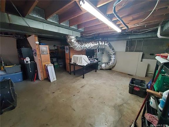 4th image of 513 Holly St