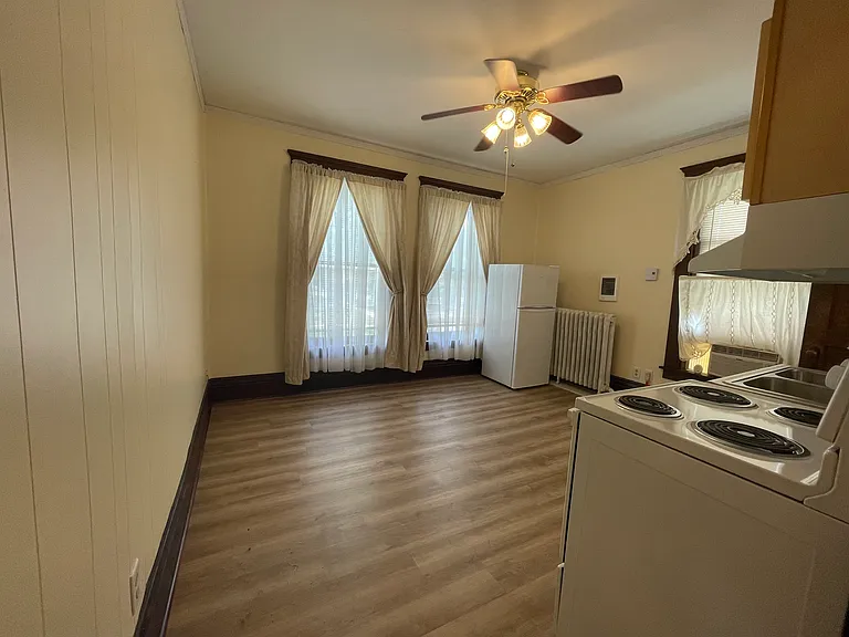 618 W Church St #4 — Photo 8