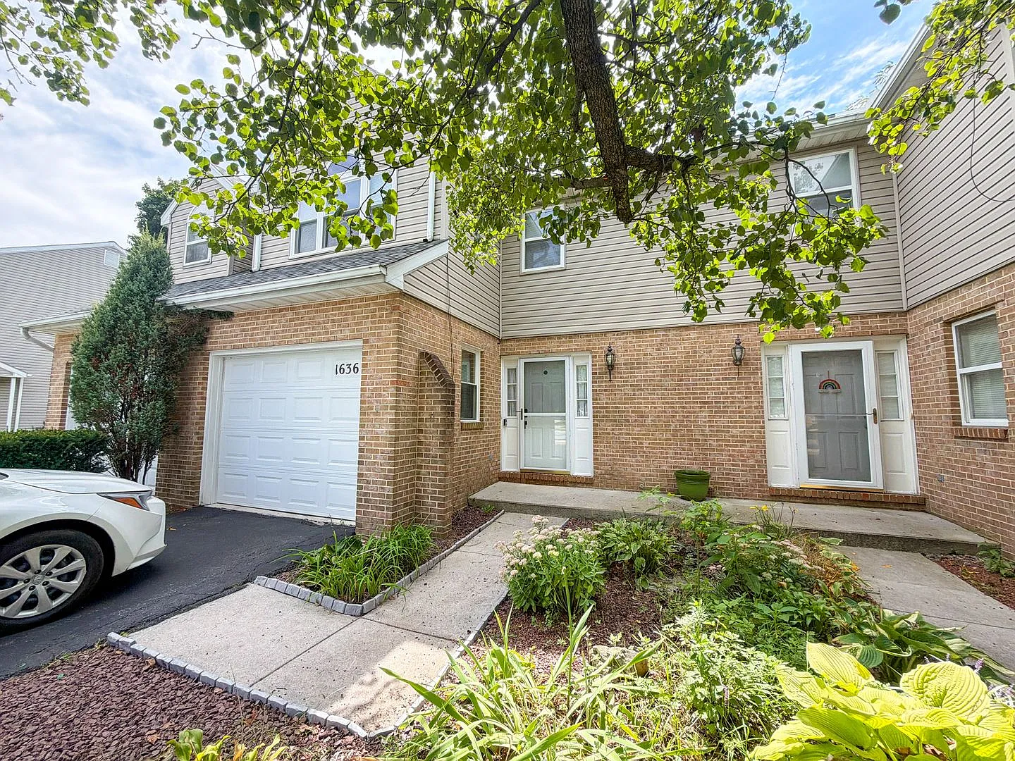 2 Bedroom 2.5 Bathroom Townhome in Hummelstown! — Photo 1