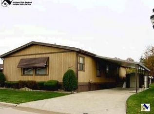 18 Lees Ln, Olmsted Falls, OH 44138