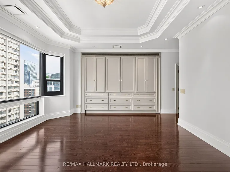 1166 Bay St #Penthouse 1 — Photo 25