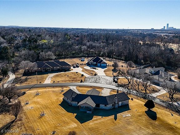 4th image of 3809 Kings Ct