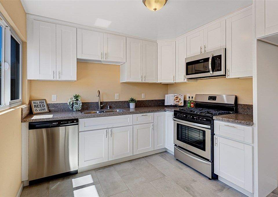 1st image of 651 Palomar Ave
