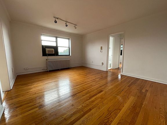 3rd image of 5208-5240 Stanton Ave #216
