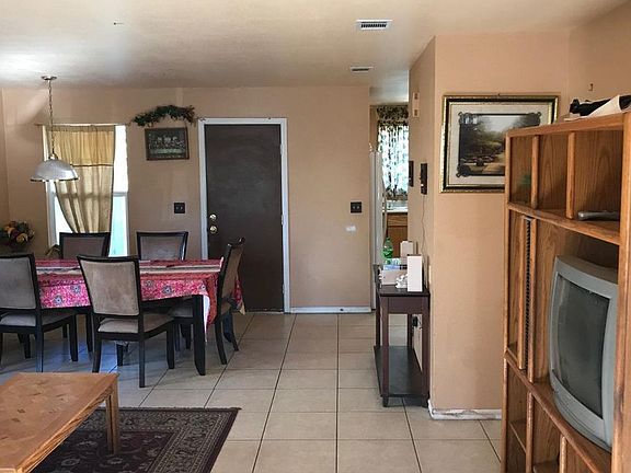 4th image of 221 Red Bud Ln