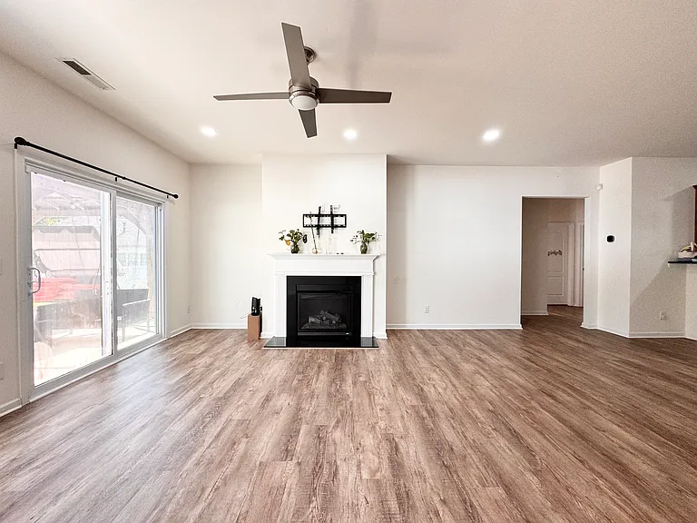 3485 Alister Ave SW — Photo 3