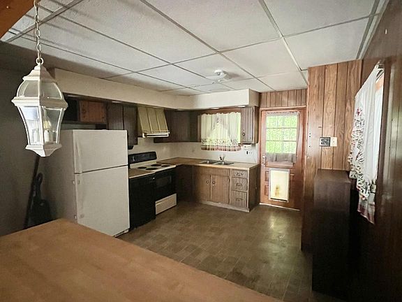 3rd image of 81 N Berne St