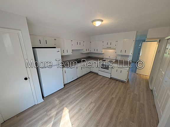 4th image of 2158 Howard Gap Rd #12