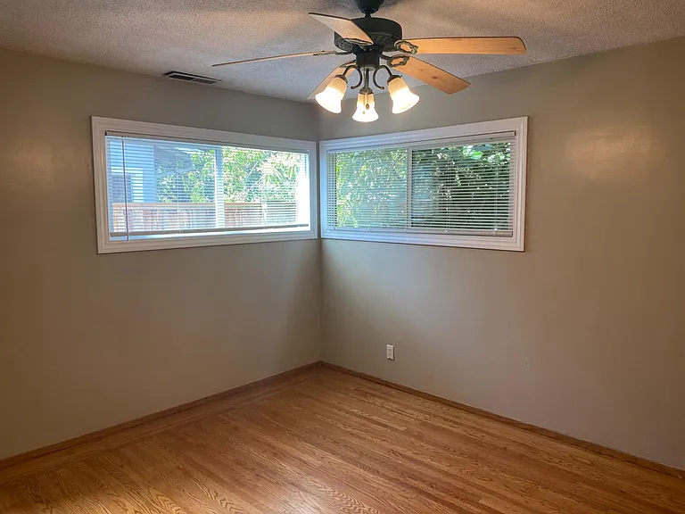 26131 Coleman Ave — Photo 17