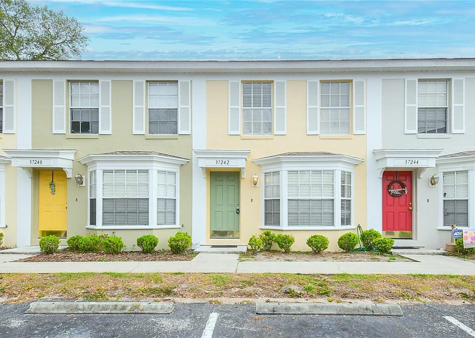 1st image of 37242 Embassy Park Ln