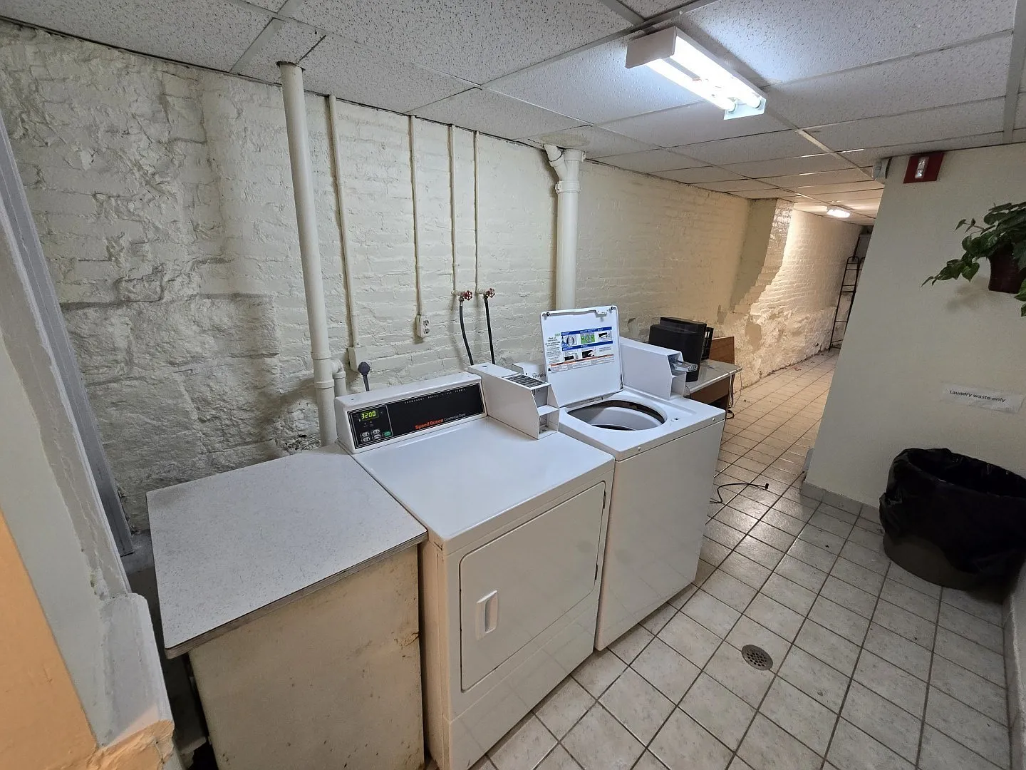 1 bed, 1.0 bath, 325 sqft, $1,950 — Photo 4