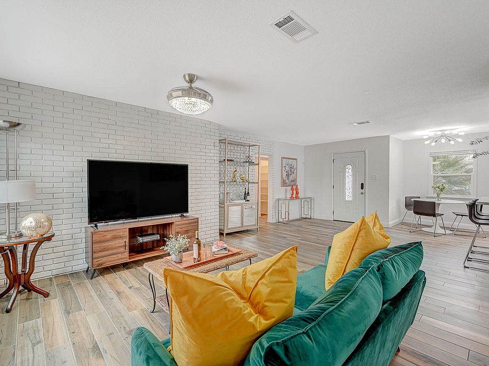 1st image of 1128 Francis Ave