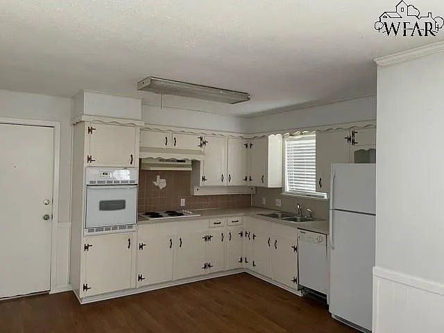 3 bed, 2.0 bath, 1293 sqft, $1,495 — Photo 3