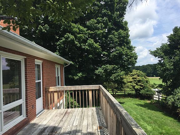 3rd image of 1010 Highland Cir