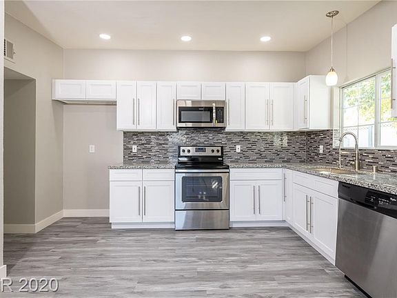 4th image of 2975 Ferndale St